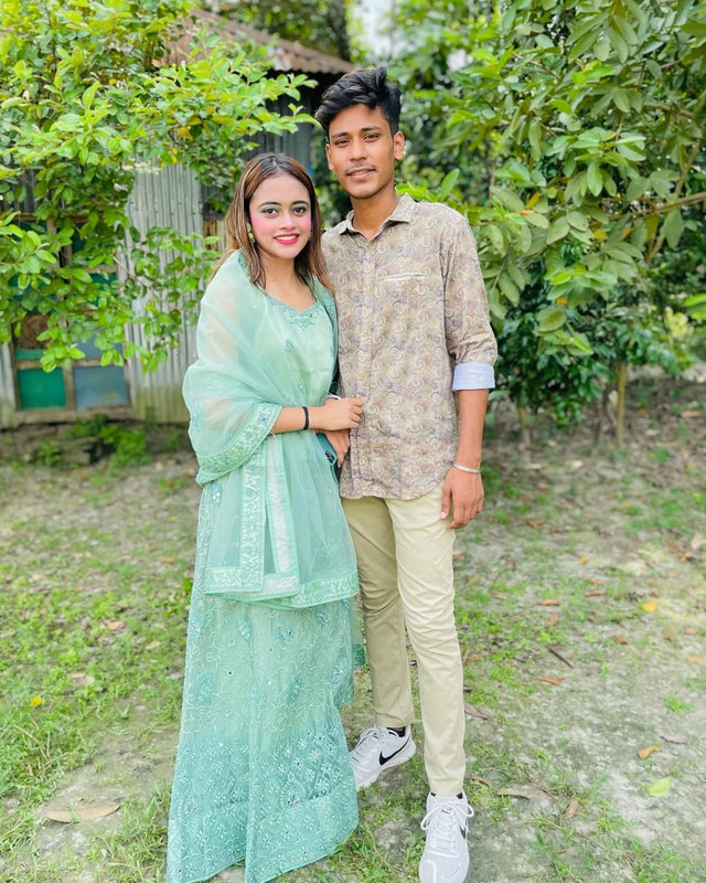 সেই লেভেলের একজন চুষন। পুরাই আগুন