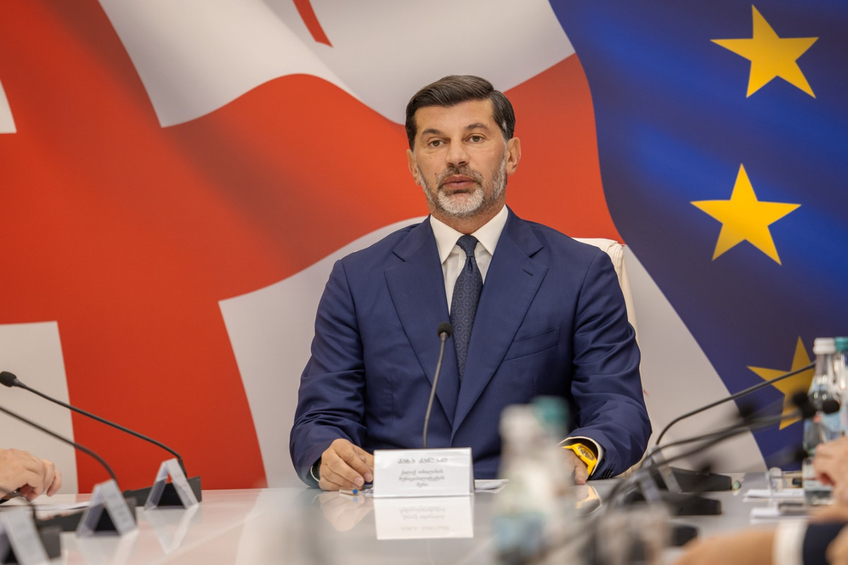 კახა კალაძე მოქალაქეებს ავარიული კორპუსების ჩანაცვლების პროგრამით სარგებლობისკენ მოუწოდებს