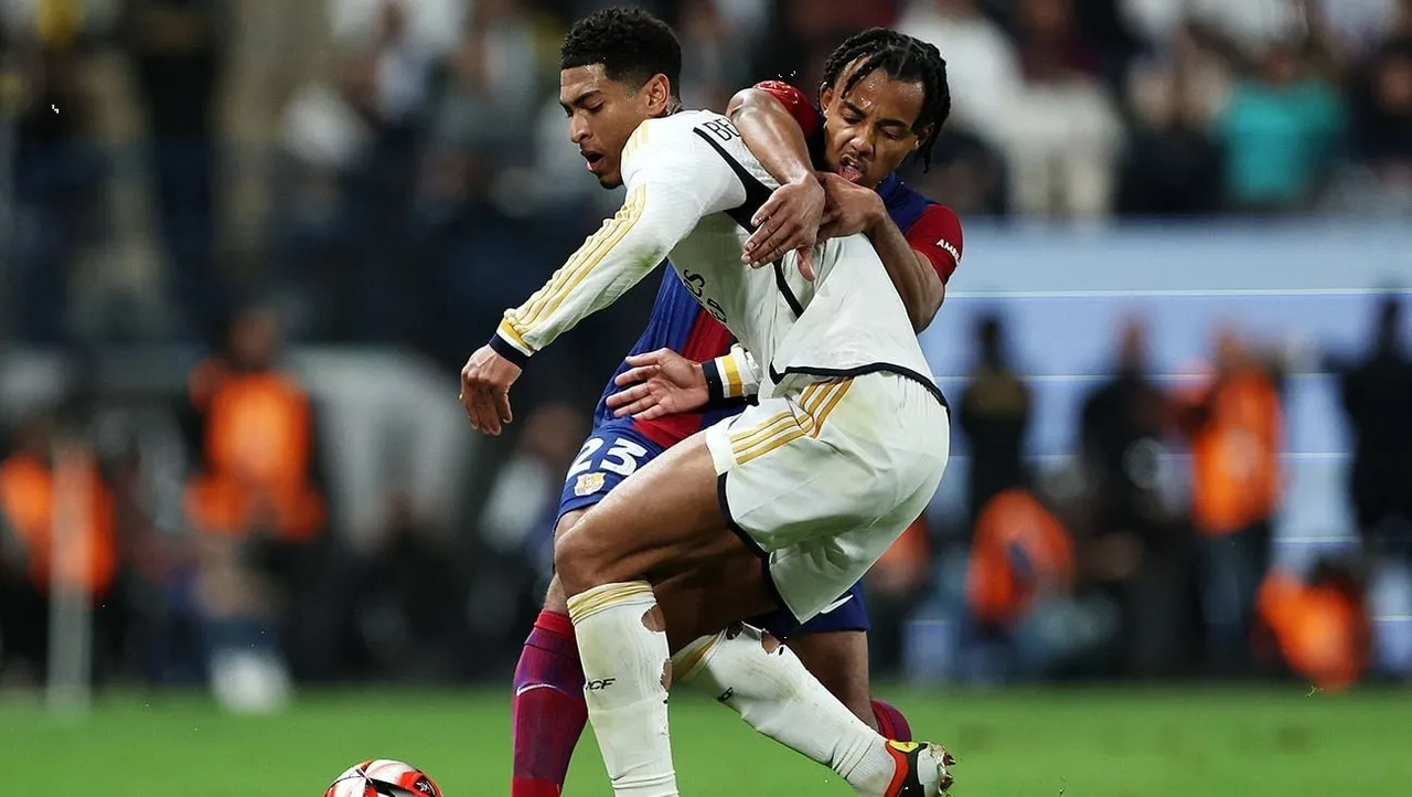 Kounde y Ronald Araujo son señalados tras goleada de Real Madrid vs Barcelona