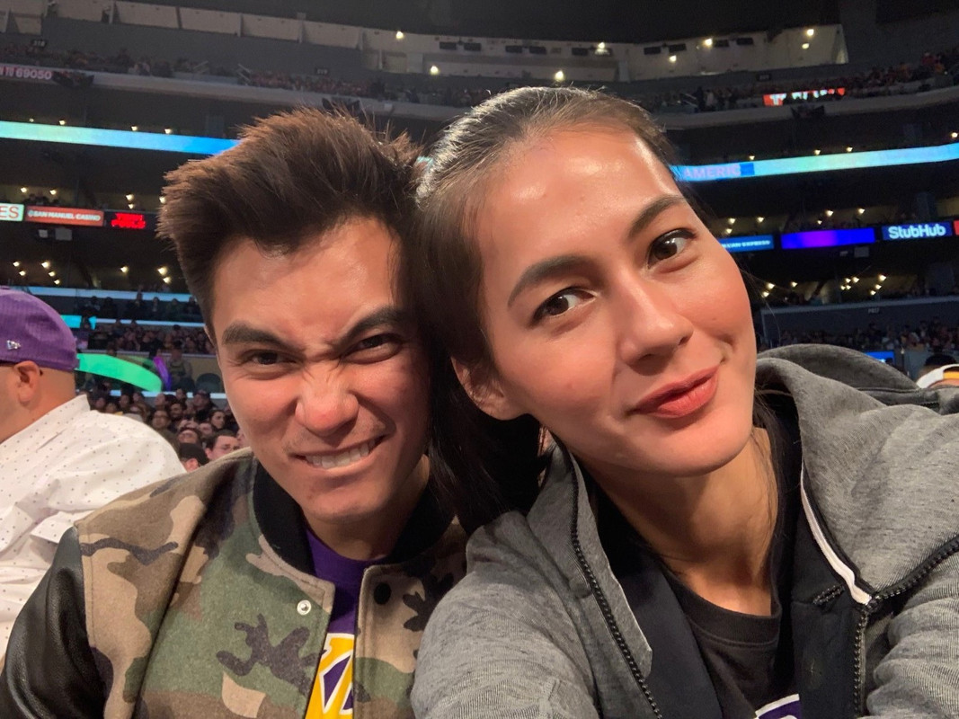 Baim dan Paula nonton pertandingan basket