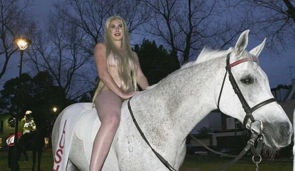 http://lenaweb.voila.net/LadyGodiva/Godivisme_C03.jpg