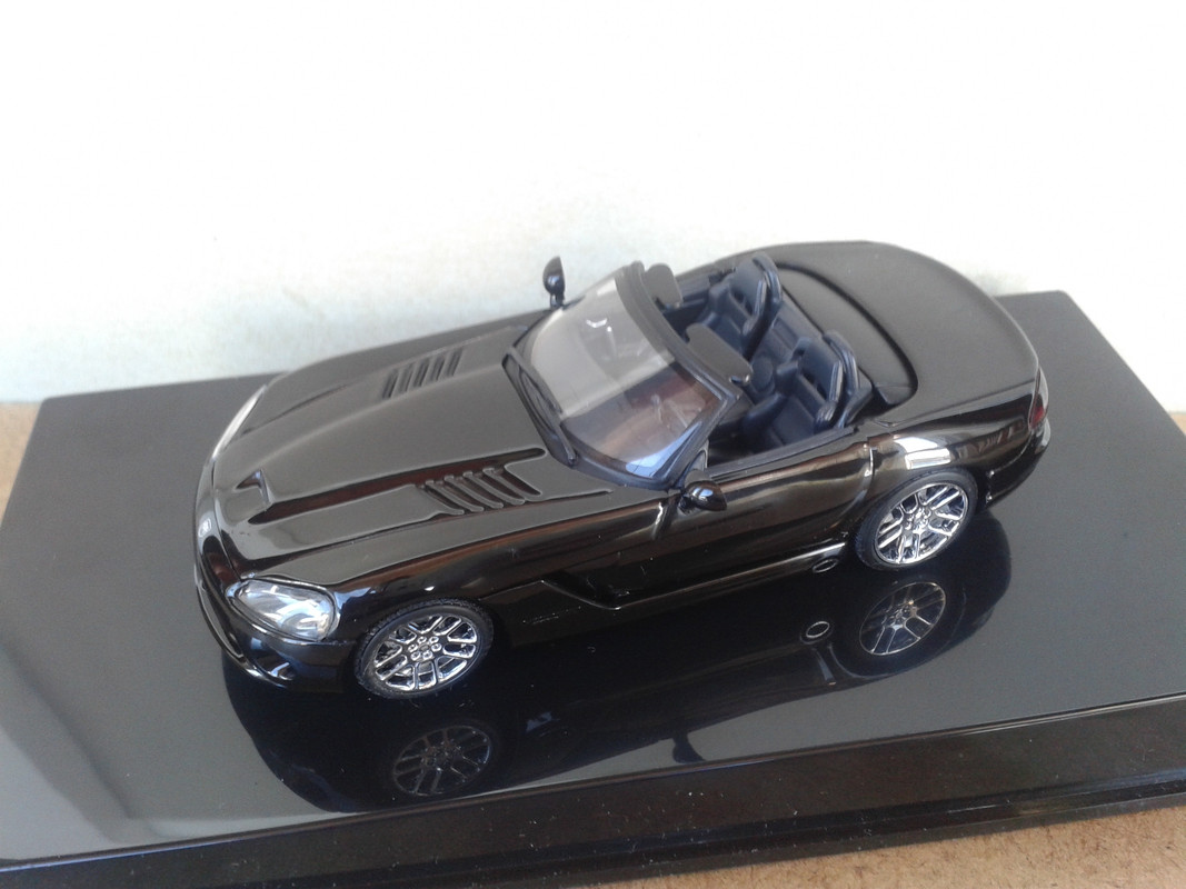 2003 Dodge Viper Mk III SRT-10 Cabrio (Auto Art) (1)