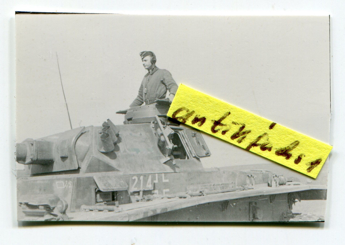 Deutscher Panzer mit 214 und Nebeltöpfe an der Front im 2.WK