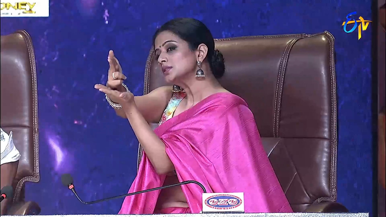 [Image: Priyamani-Sexy-Open-Navel-Dhee-4-mkv-sna...11-502.jpg]