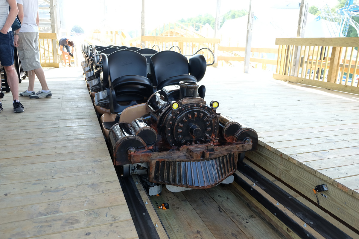 22C2496E-5FFD-42E1-AD74-496C507CD9A2