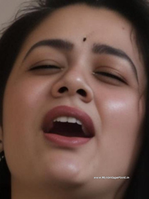 14-Girija-Oak-Godbole-Photos-in-Blue-Saree-and-White-Blouse-in-Lallantop-Interview-My-Vantage-Point