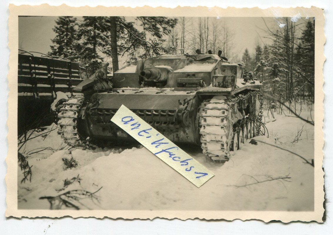 Panzer-Sturmgeschütz mit Tarnanstrich im Osten