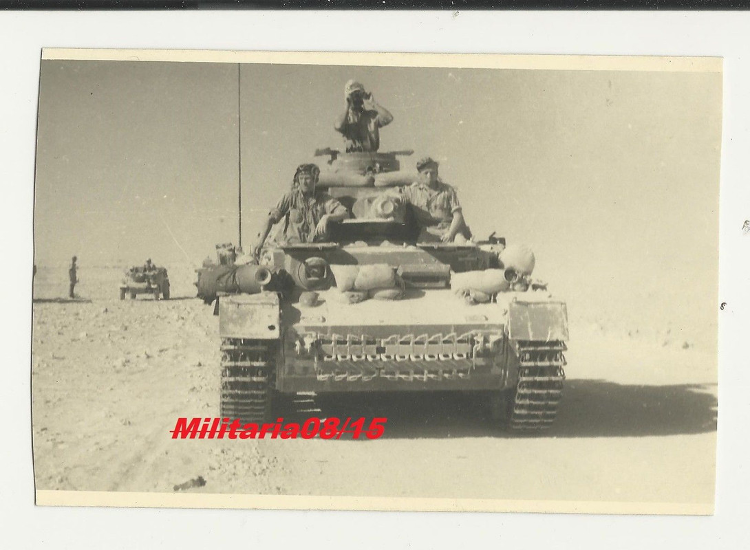 Foto 1943 Afrika DAK Panzer 3 o 4 und Kübelwagen