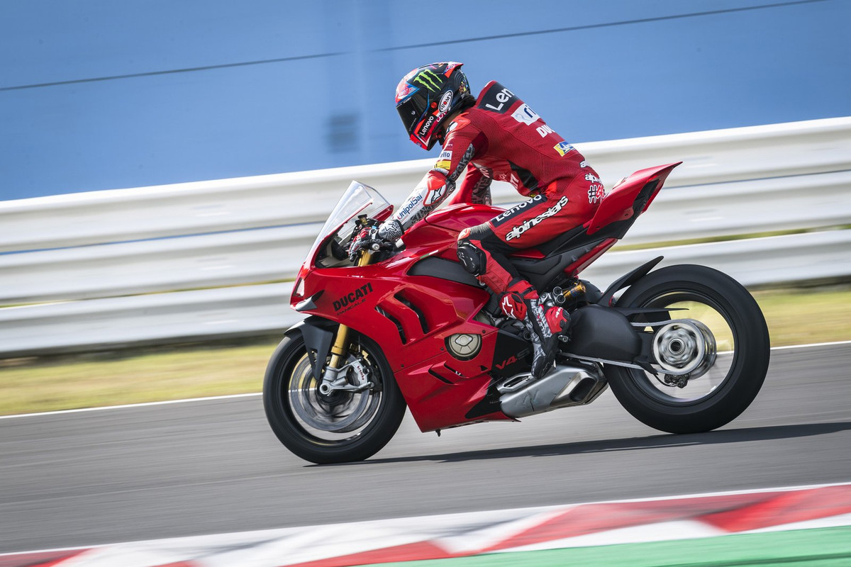 Супербайк Ducati Panigale V4 2022