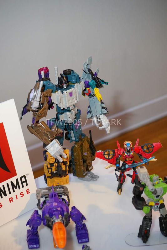 NYCC2015-Transformers-056