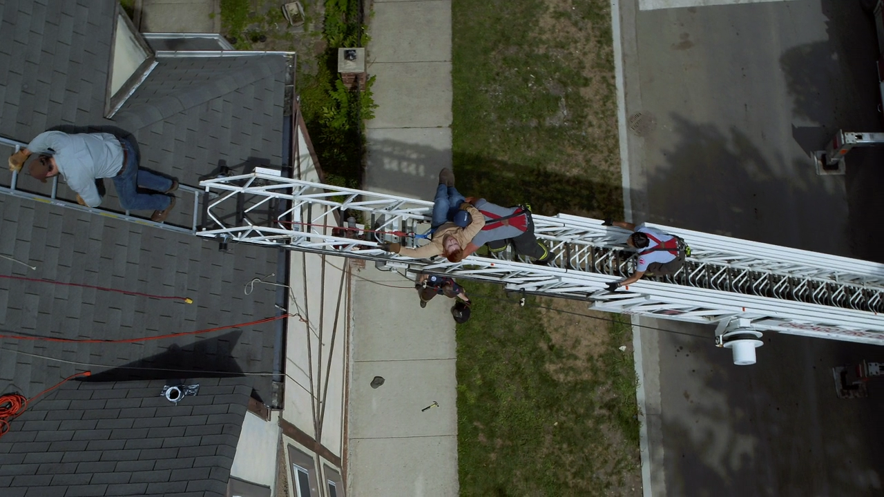 Chicago.Fire.S11E01.Tieniti.forte.720p.WEBMux.ITA.ENG.x264-BlackBit[screenshot 4]