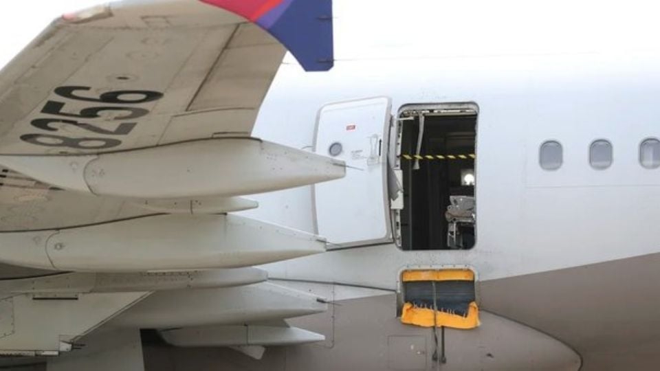 VIDEO: Luego de abrir la puerta de emergencia de un avión, pasajero revela cuáles fueron los motivos