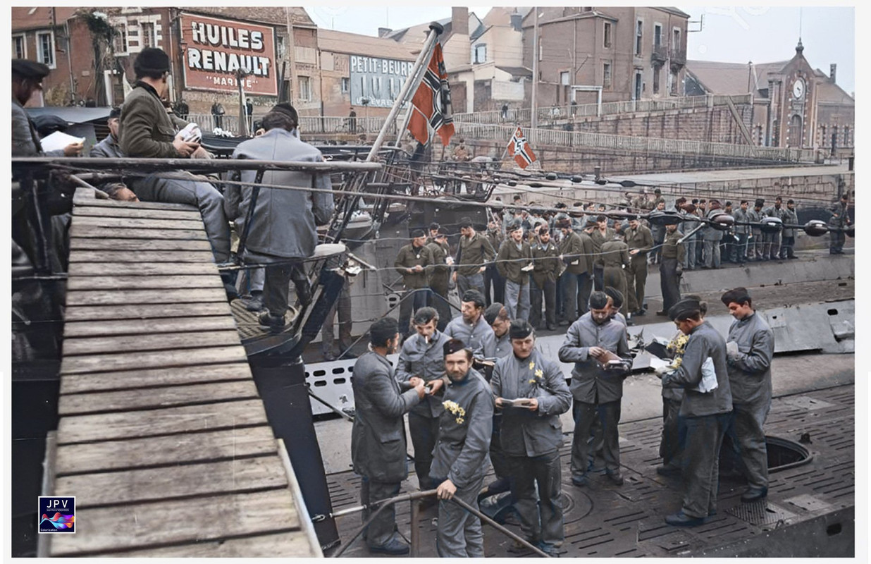 Photos colorisees  - Page 38 L-U-133-L-U-552-L-U-567-L-U-577-rentre-au-port-de-Saint-Nazaire-le-26-novembre-1941