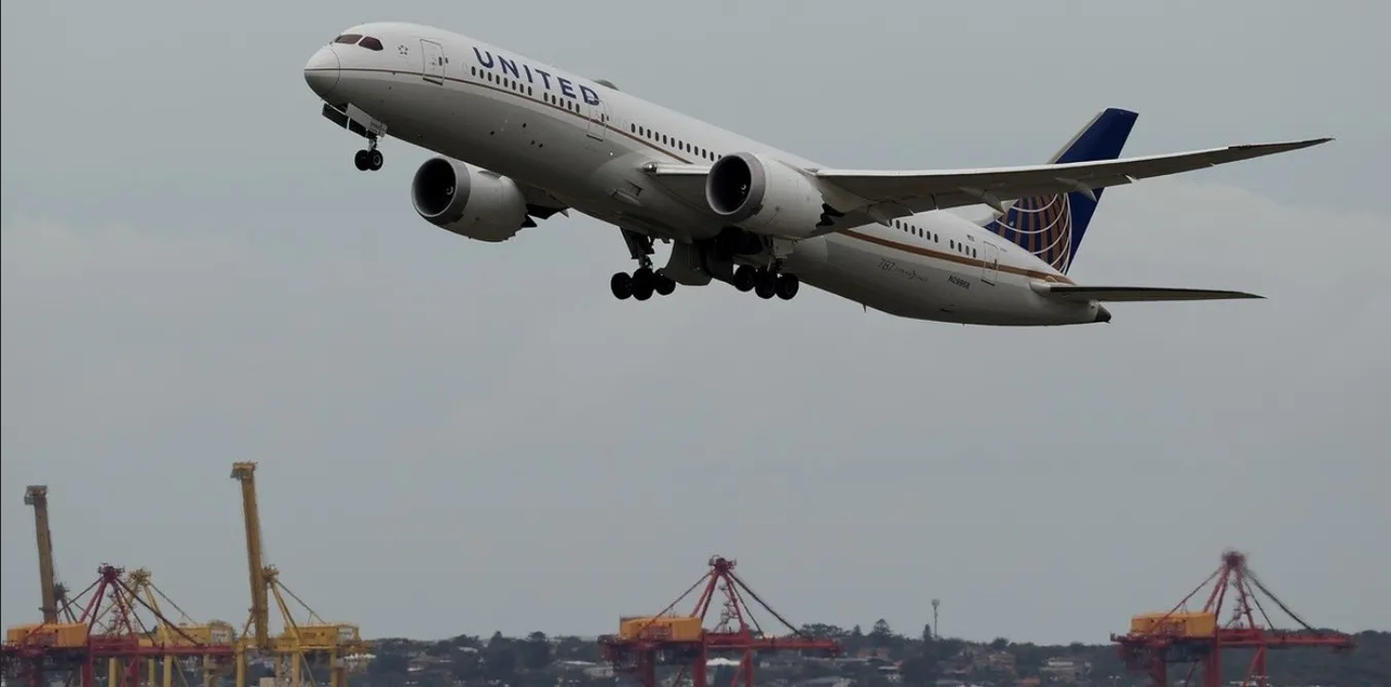 Avión aterriza de emergencia por desbordamiento de inodoro en pleno vuelo