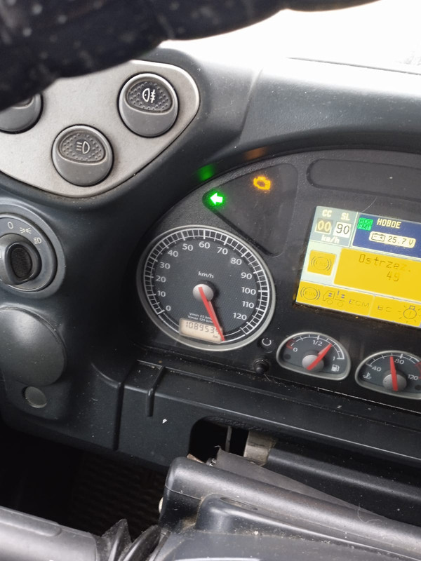 352229B2-2FFB-4260-A3BB-123CAF6298F1