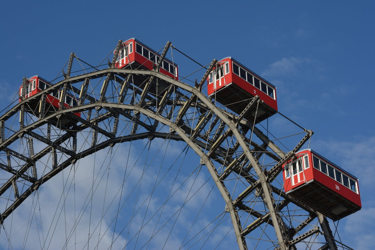 red-cable-cars.jpg