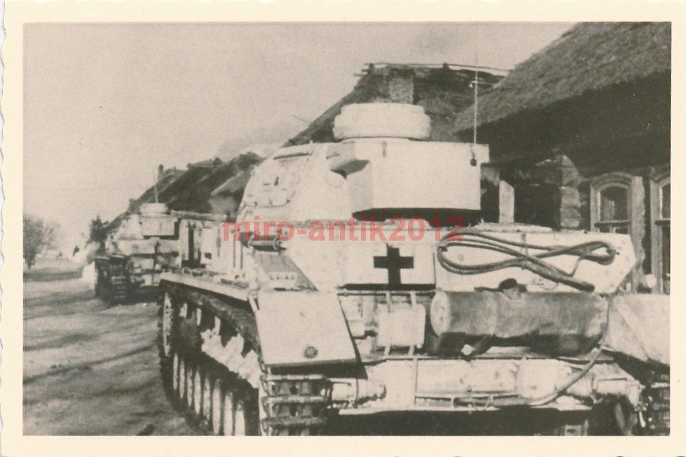 Foto, Rückansicht deutsche Panzer mit Wintertarn