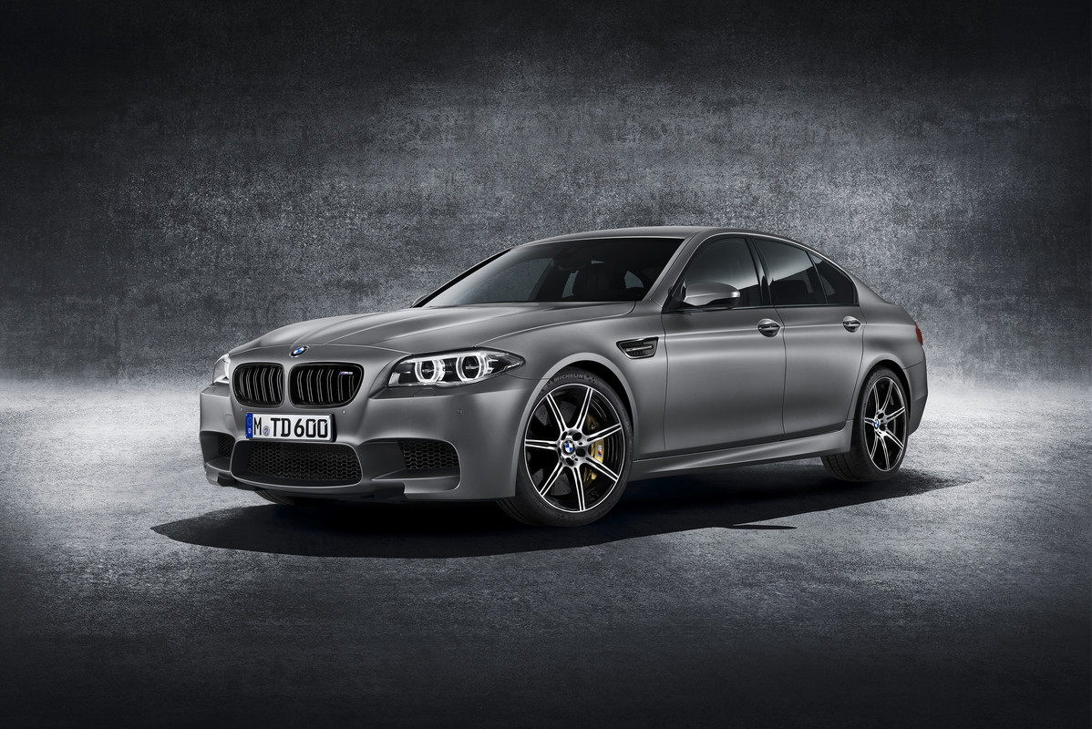 P90148926_highRes_the-bmw-m5-30-years-