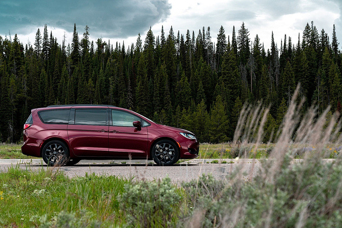 2020 Chrysler Pacifica Red S Edition (18)