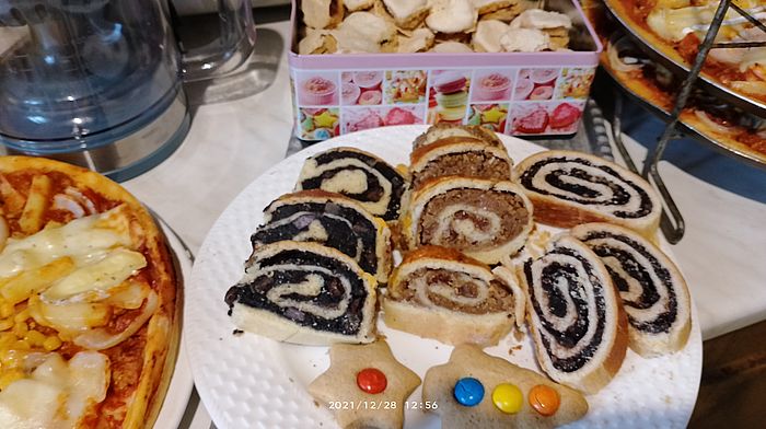 https://i.postimg.cc/ZRKqSj2g/pizza-sutik-2021-12-28.jpg