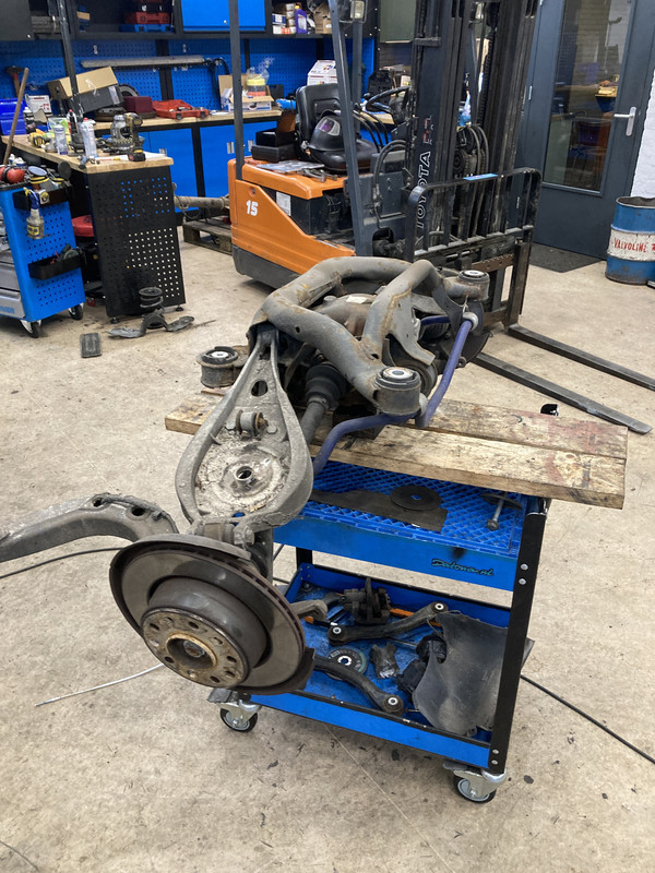 035C35FC-5518-4E82-972C-8EA676987E70