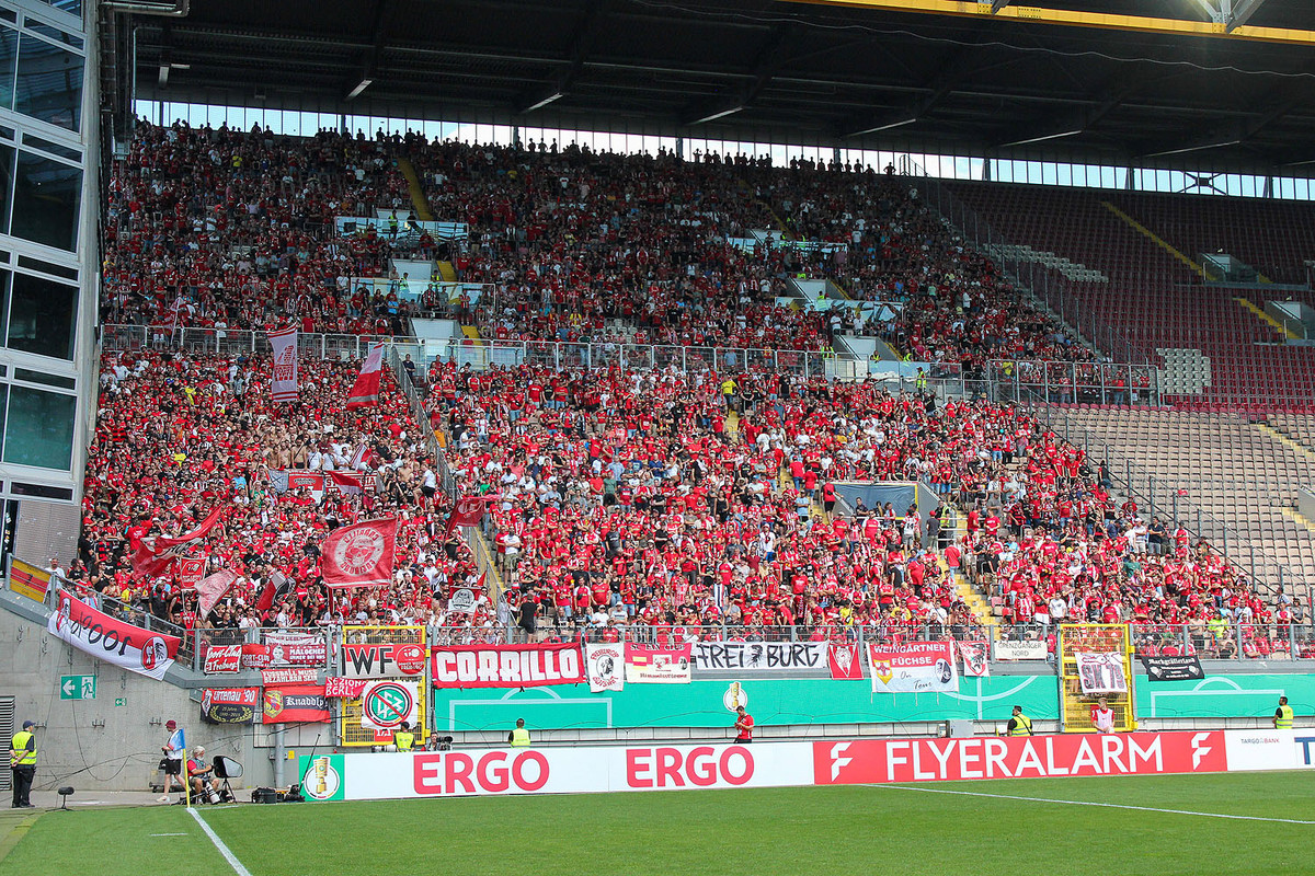 1-fc-kaiserslautern-sc-freiburg-dfb-pokal-2022-2023-5