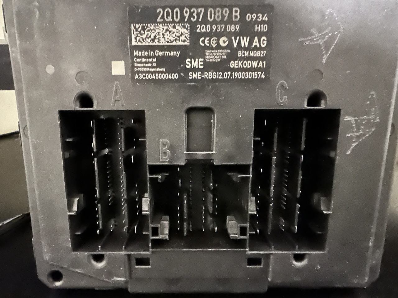 2Q)937089B-BCM.jpg