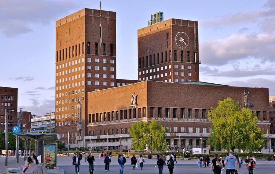 Городская Ратуша (Oslo rådhus) в Осло Городская Ратуша (Oslo rådhus) в Осло
