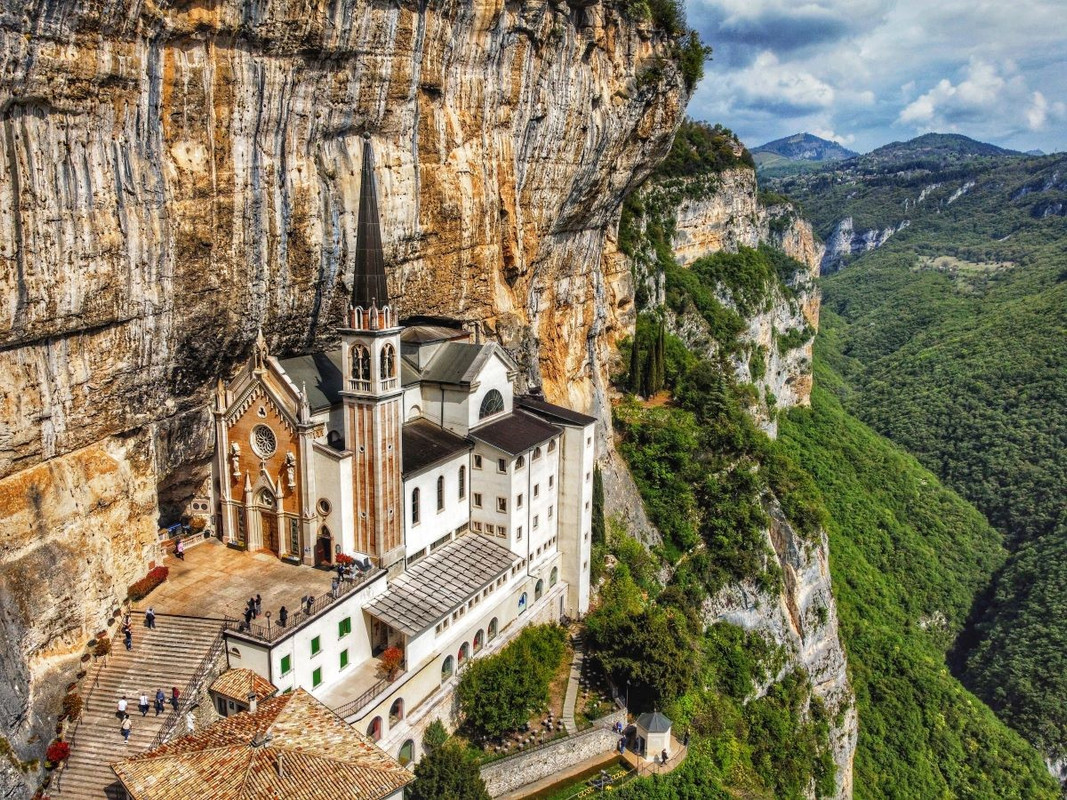 [Obrazek: madonna.jpg]