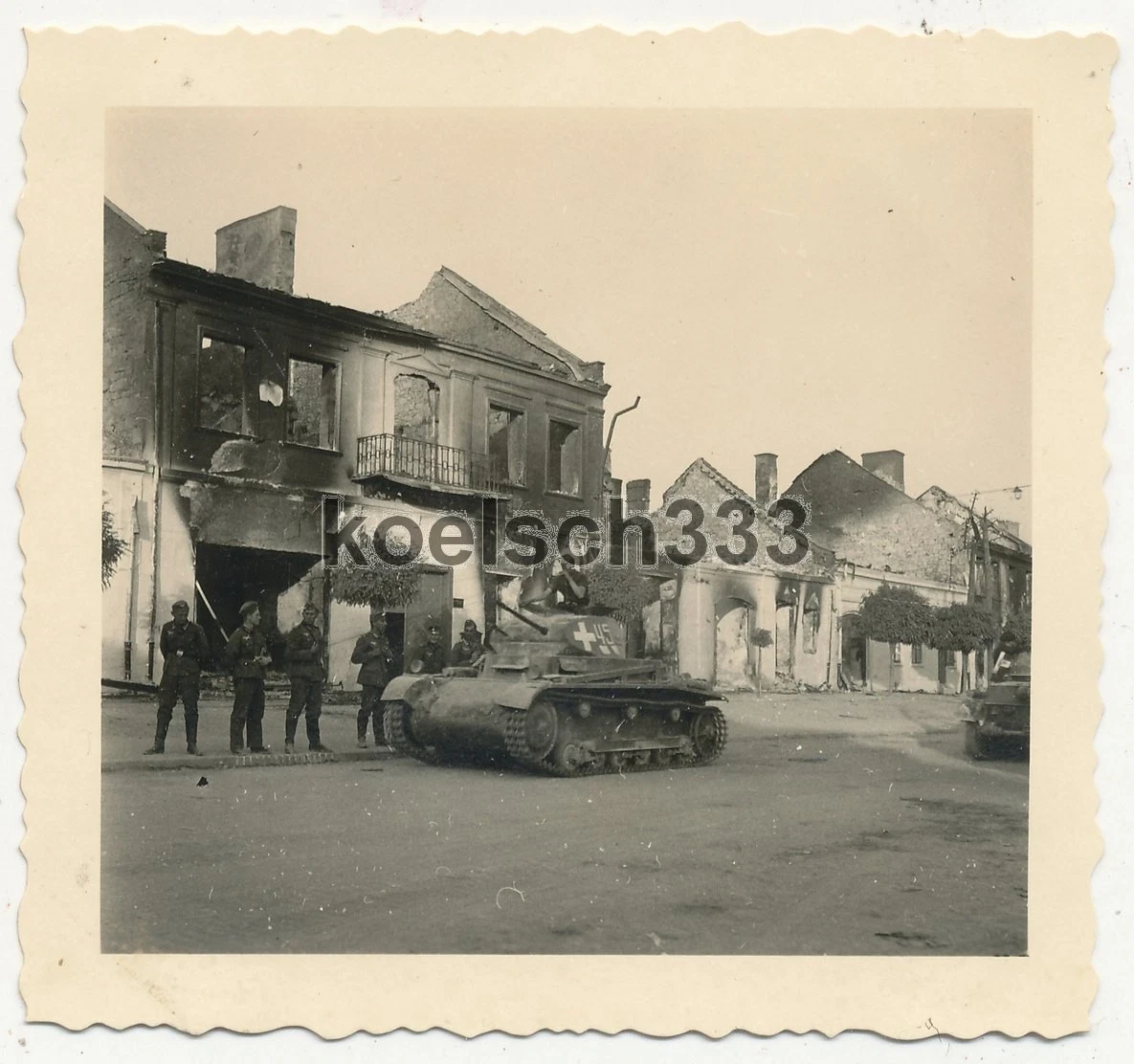 Foto Panzer I Kampfwagen der Wehrmacht vor Häuser Ruinen in Polen 1939