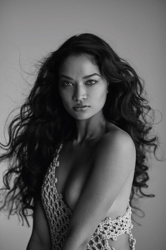 Shanina-Shaik-Topless-Boobs-2