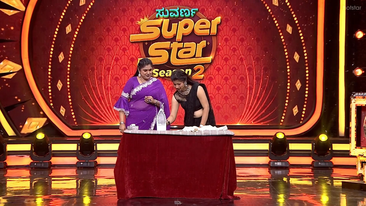 Hot Kannada Girl Open Big Navel show in Black Saree.mkv_snapshot_00.33.601