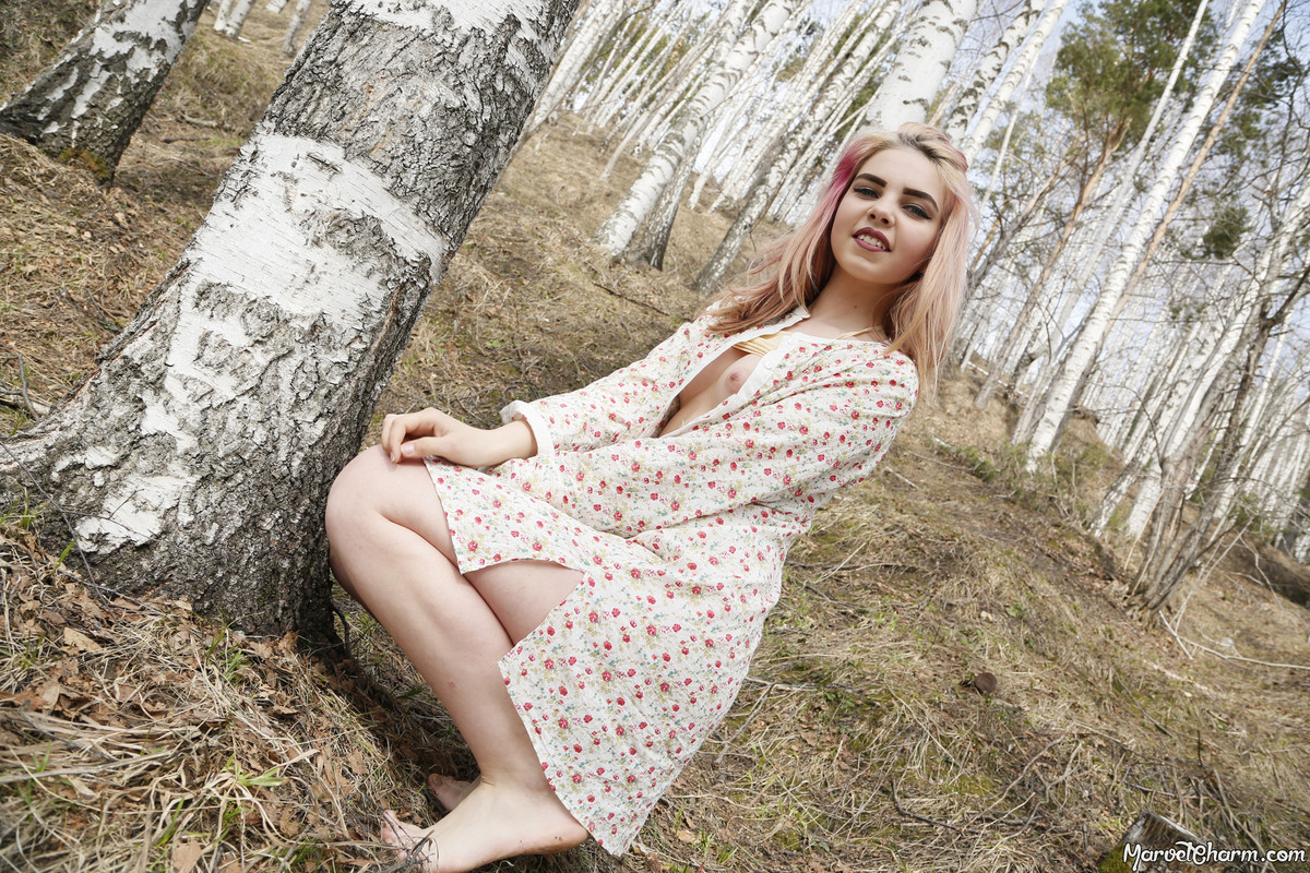 MarvelCharm_Rebecca-Outdoor-Peeks-118