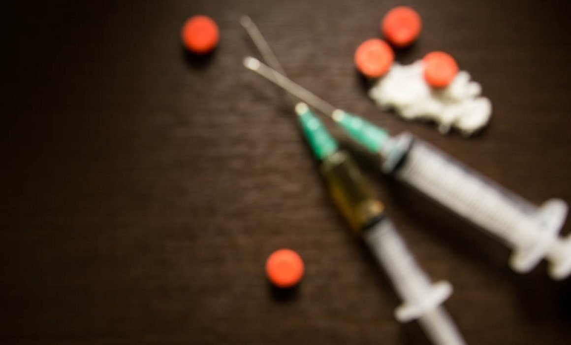 Mujer drogadicta fue acusada por dejar morir a su hijo asmático mientras fumaba