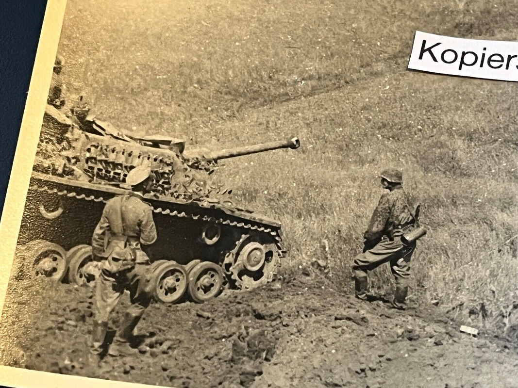Altes Foto-Panzer-Tank-Langrohr-Sturmgeschütz-Soldat-Tarnuniform-WW2 (1)