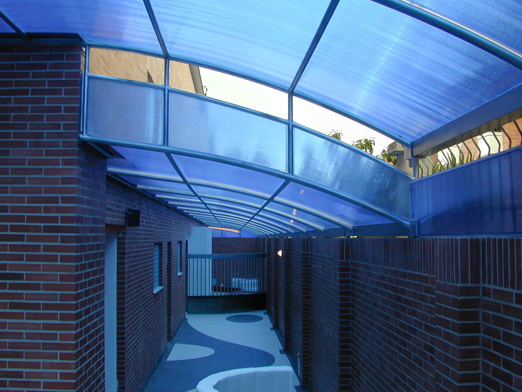 Сотовый поликарбонат в частном строительстве