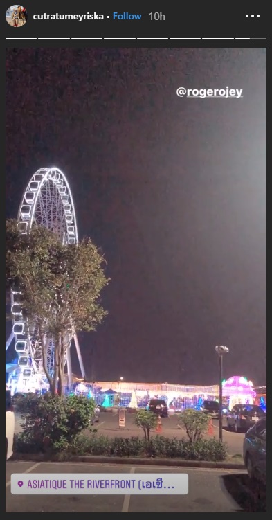 Pemandangan malam di luar