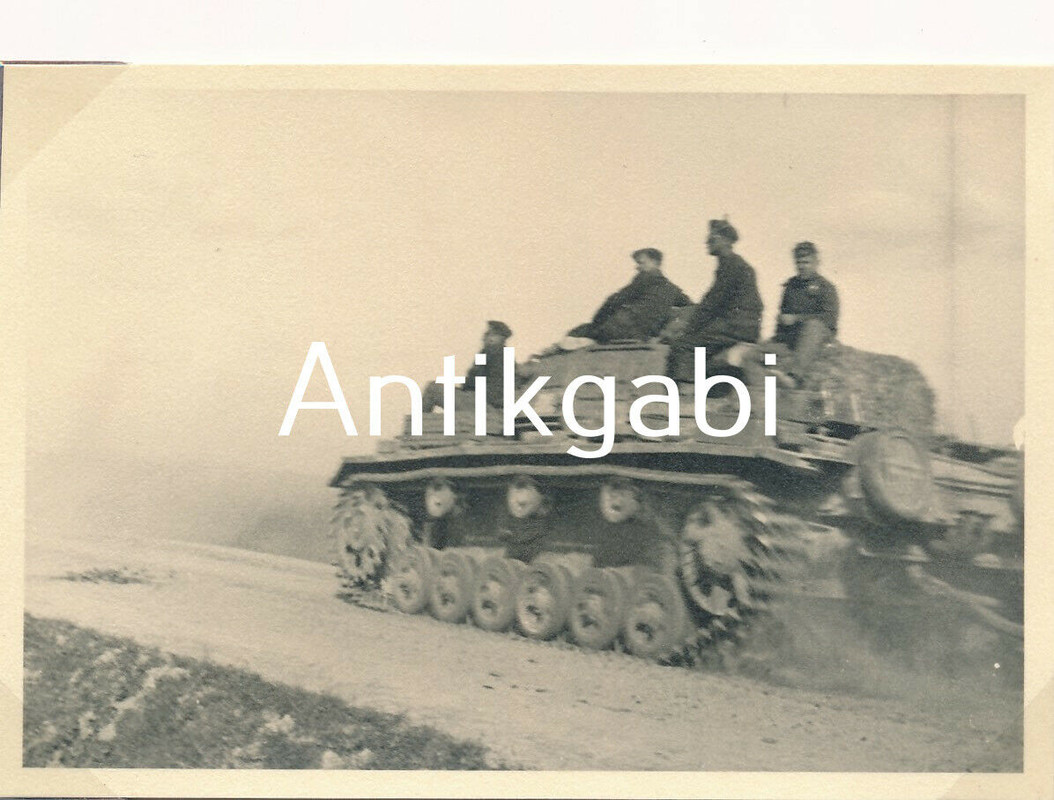 Sturmgeschütz dt. Soldaten im Angriff