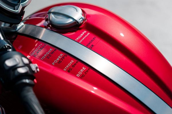 Как известно еще в 2006 году компания Triumph отказалась от