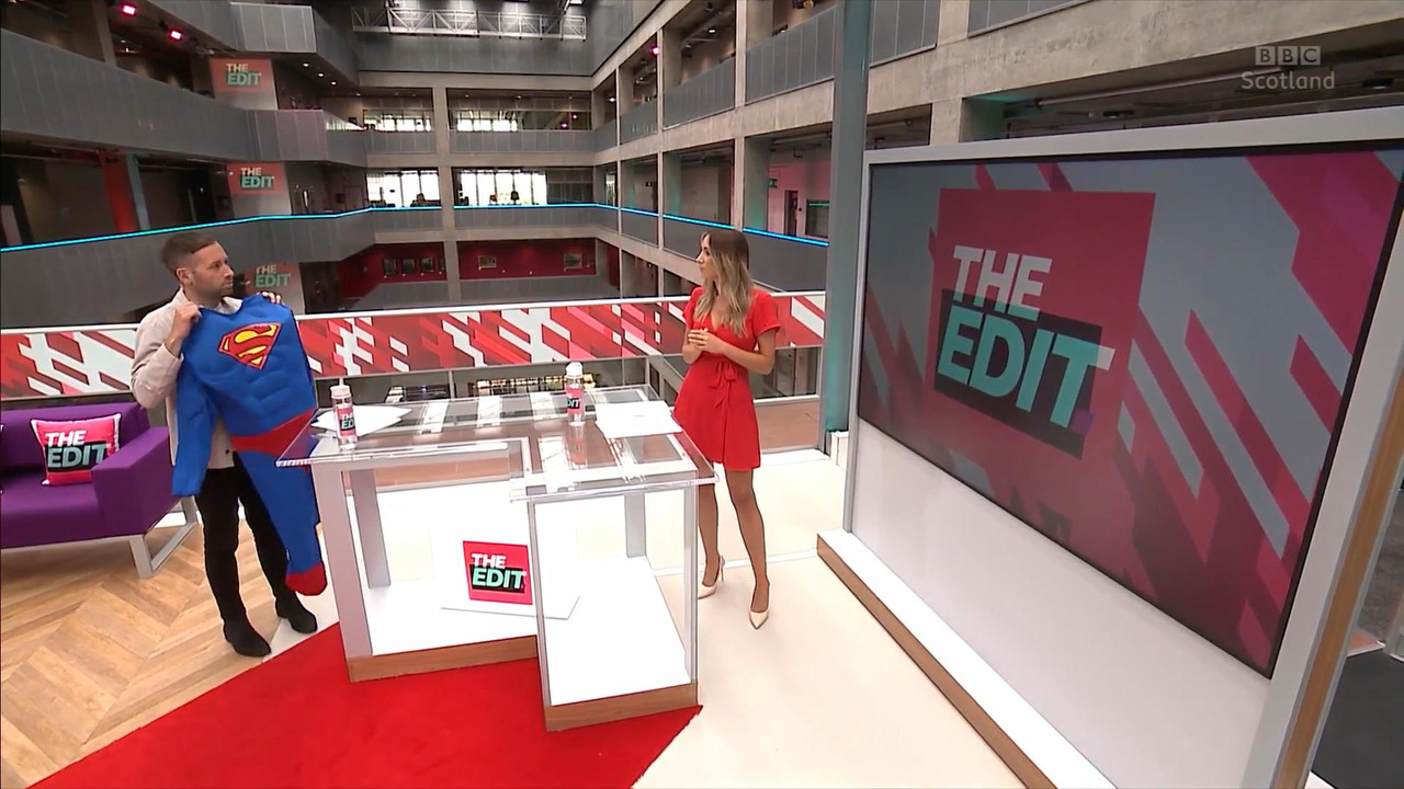 07.10 - 19.15.00 - The Edit  ᴺᵉʷ. Entertainment News And Chat With Am...-1.mp4_snapshot_05.51_[2021.