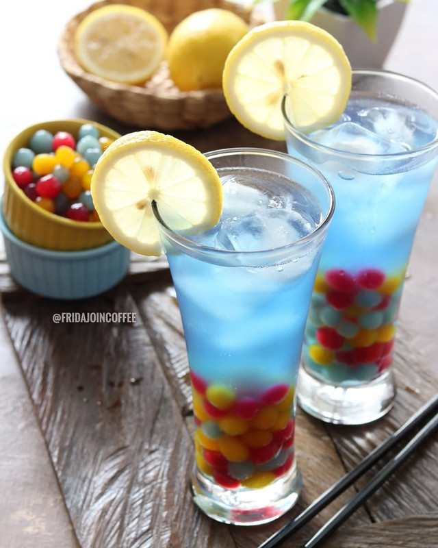 Rainbow Pearl in the Blue Ocean