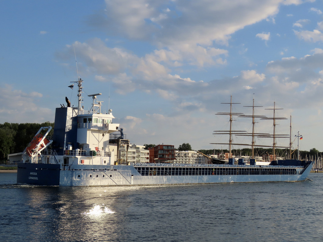 D9C61421-1131-4AEC-91FA-0A2243967BFF