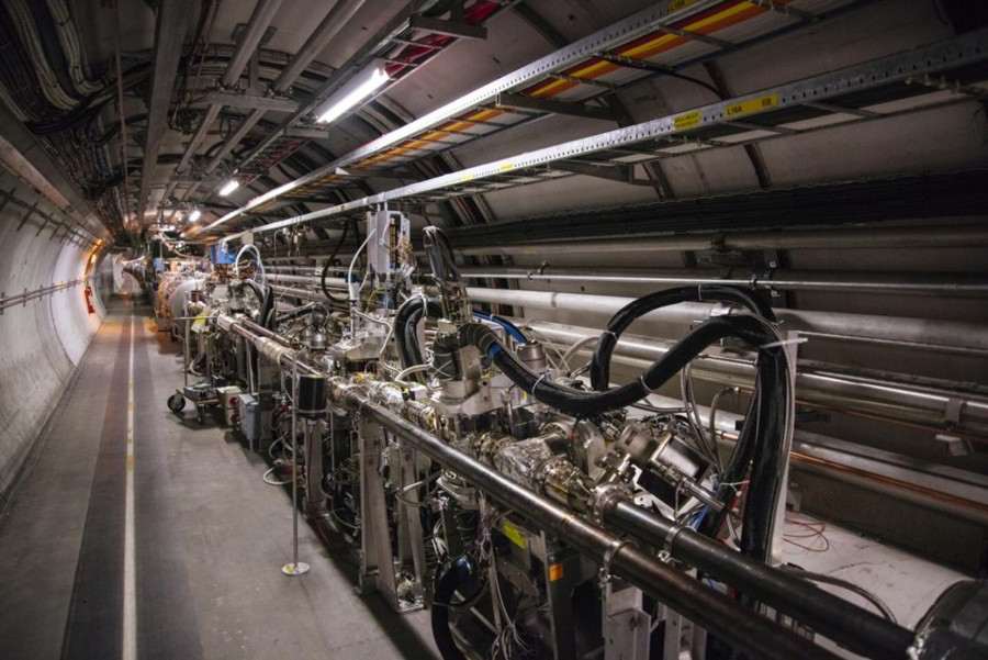Scoperta la mitica particella di Odderon al CERN.