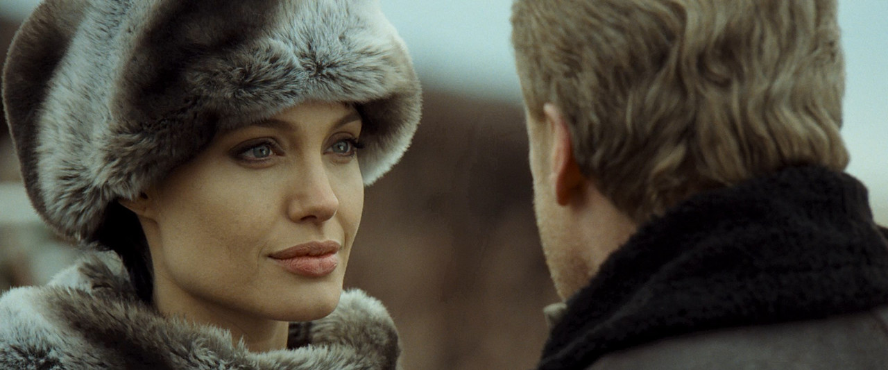 Salt-2010-2in1-1080p-Blu-Rayx264-Eb-P-mkv-snapshot-01-00-53-733.jpg