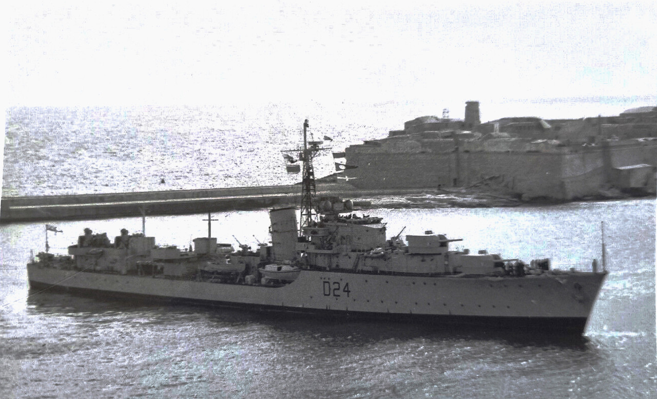 HMS Gravelines (D.24)-2