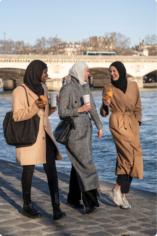 C:\Users\lenovo\Pictures\Saved Pictures\muslim woman\Screenshot_29-10-2025_91620_it.freepik.com.jpeg