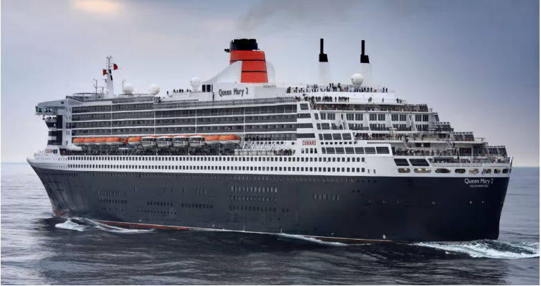 Лайнер Queen Mary 2 в Норвегии