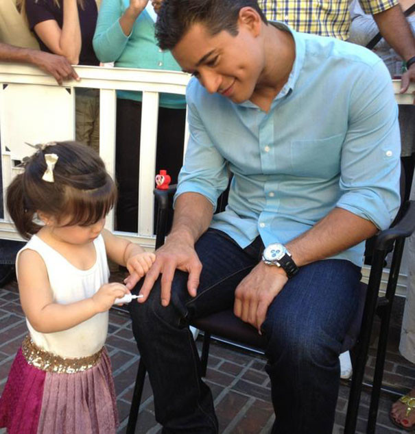 28 смешных примеров того, что бывает, когда дочери берутся за преображение своих отцов