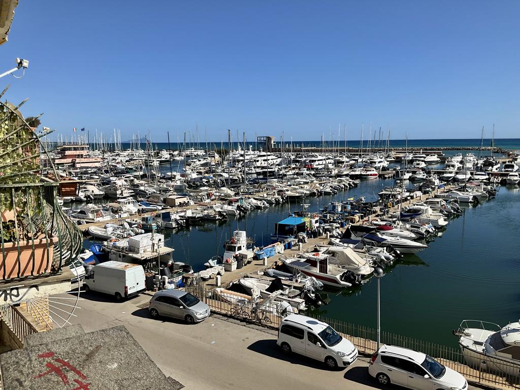 Жаркий сентябрь на побережье Тирренского моря. Жаркий сентябрь на побережье Тирренского моря.