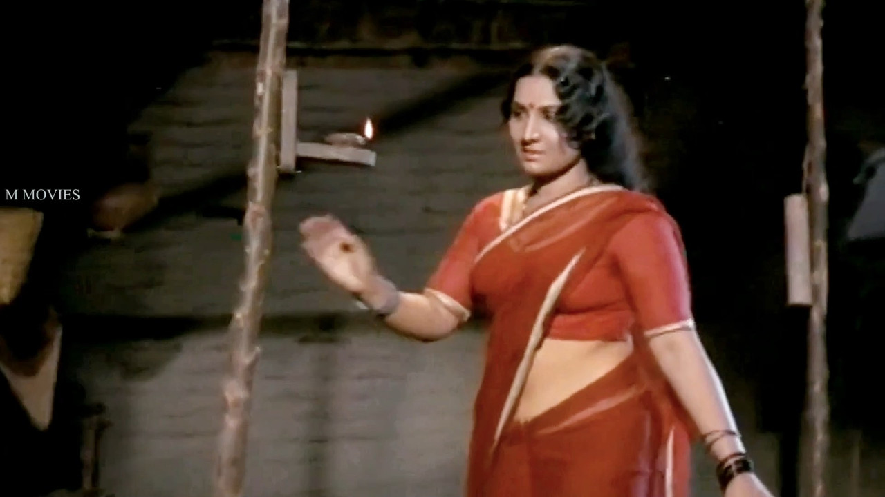 Jayabharathi Sexy Sizzling Deep Navel and boob scenes from Nagamadathu mp4 snapshot 00 18 070